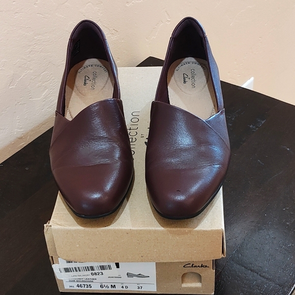 Clark's slip-on burgundy flats - Picture 1 of 6